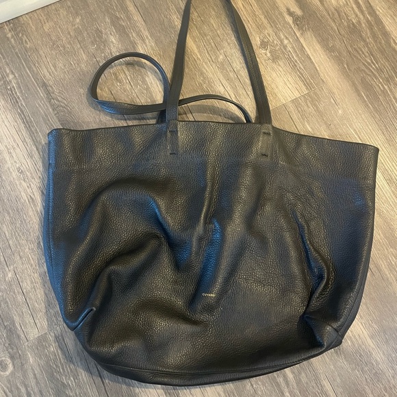 Cuyana Classic Easy Tote in Black - Picture 2 of 5
